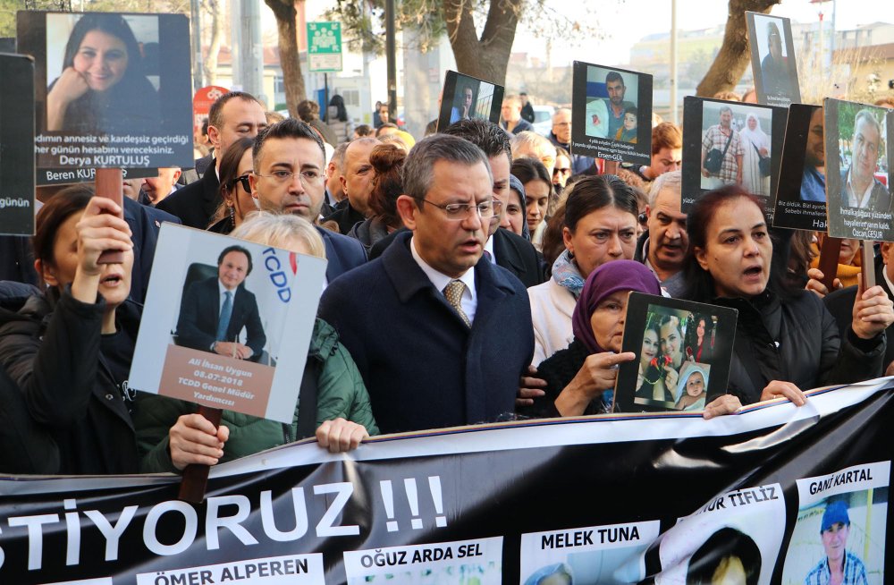 Özgür Özel'den Çorlu kararına tepki: 'Adaleti rayların altında bırakmayacağız'