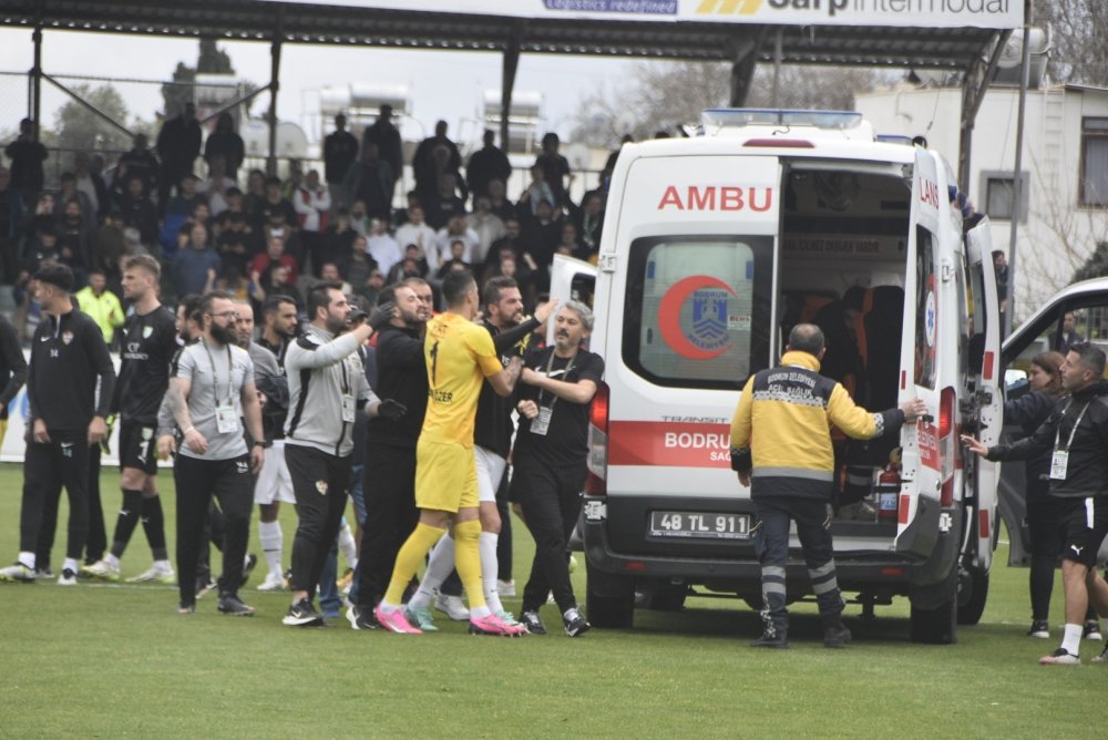 Maçta ortalık karıştı: Başkanlar sahaya indi, bir futbolcu hastaneye kaldırıldı