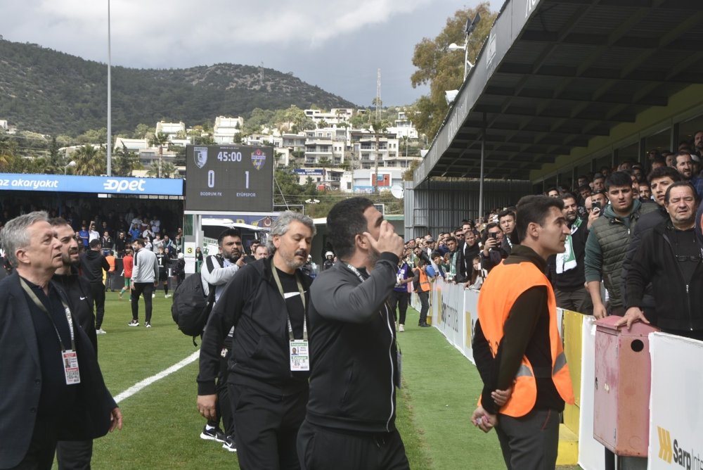 Maçta ortalık karıştı: Başkanlar sahaya indi, bir futbolcu hastaneye kaldırıldı