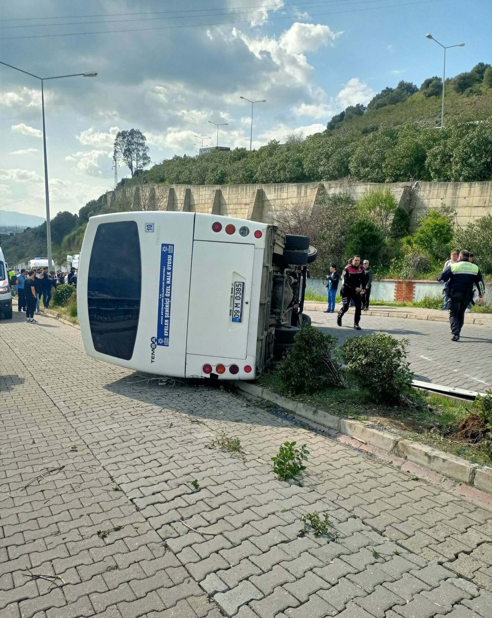 Feci kaza! Halk otobüsü devrildi: Çok sayıda yaralı var