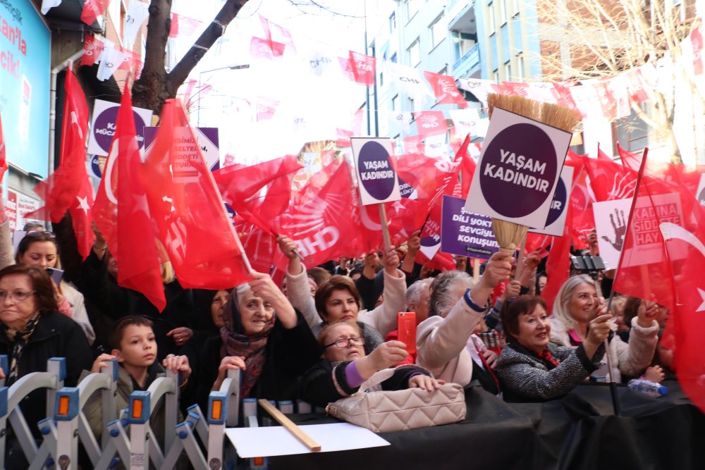 Özgür Özel: Başkanın başarı karnesini gösteren memnuniyet anketleri yapacağız