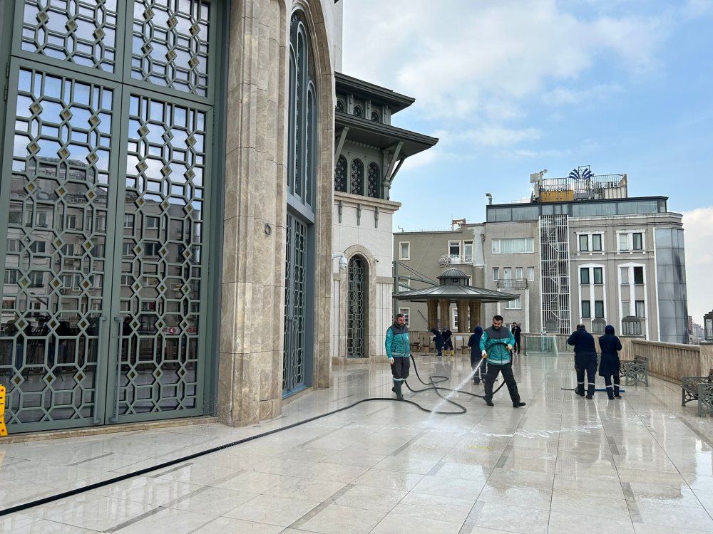 Taksim Cami'nde Ramazan hazırlıkları sona erdi