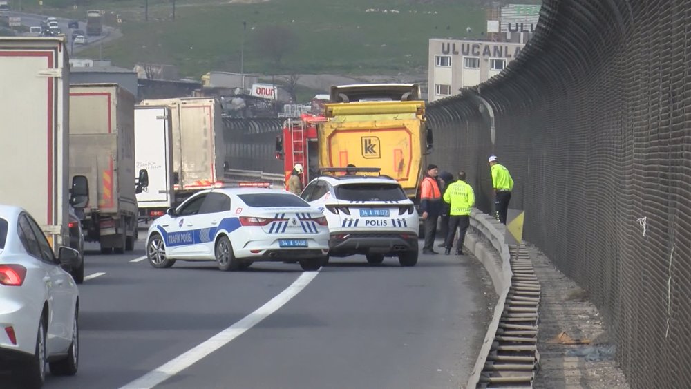 TEM Otoyolunda trafiği kilitleyen yangın: Uzun araç kuyrukları oluştu