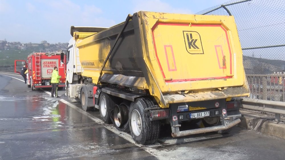 TEM Otoyolunda trafiği kilitleyen yangın: Uzun araç kuyrukları oluştu