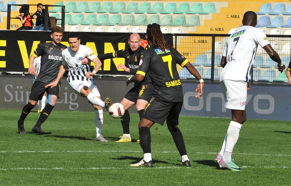 Kasımpaşa rakibini evinde 2-1 yendi