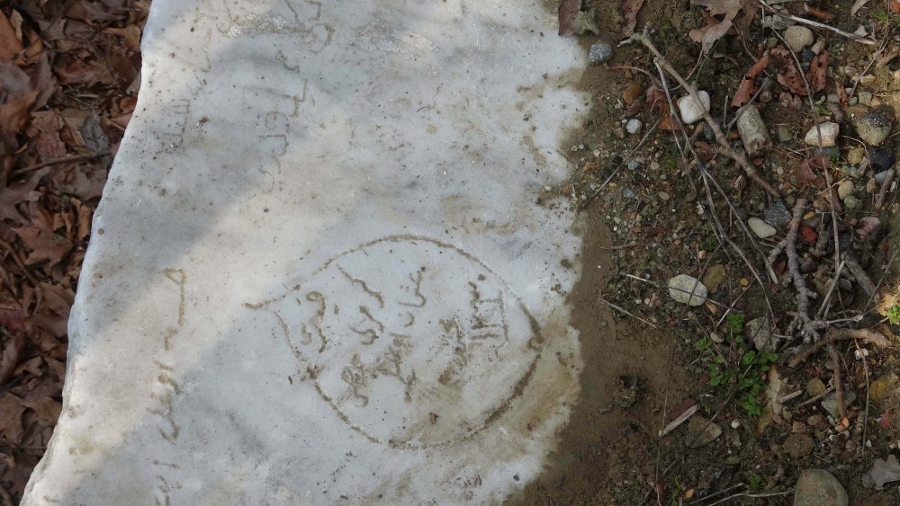 İsimlerini mermere kazıyan askerlerin eserleri bugüne kadar ulaştı