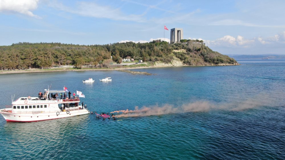 Piri Reis Üniversitesi öğrencilerinden Çanakkale şehitlerine saygı dalışı