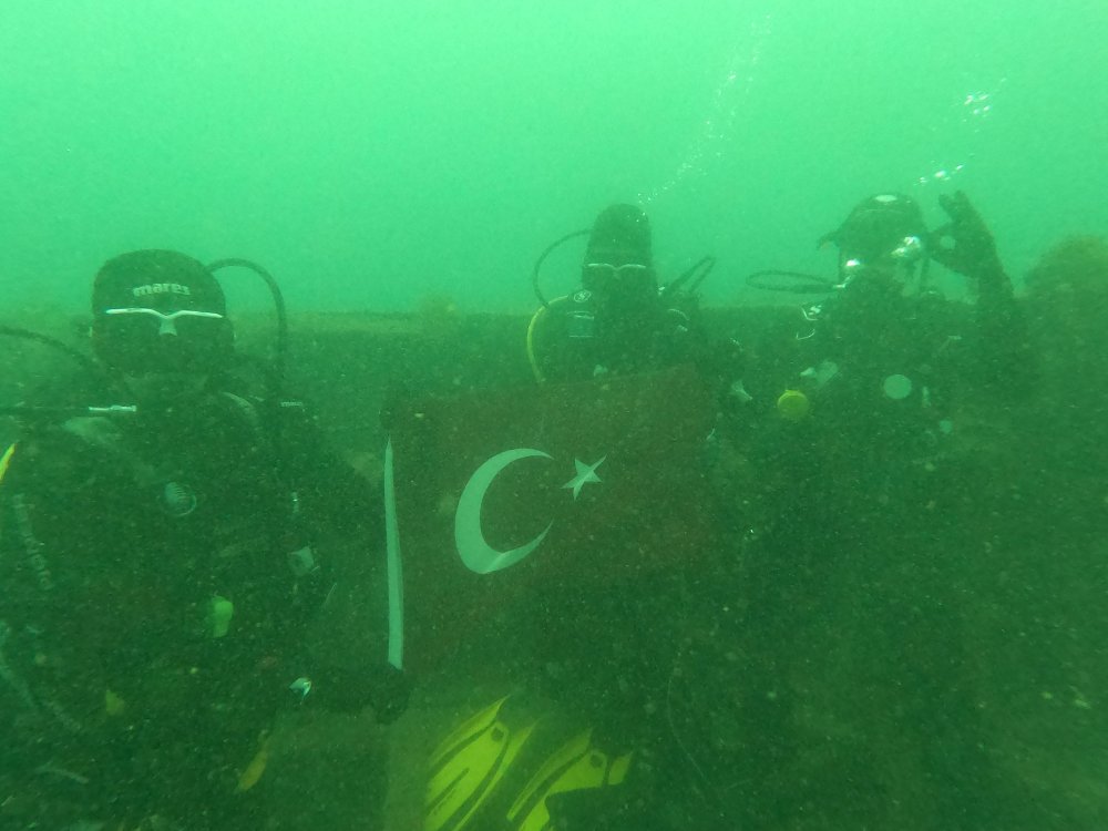 Piri Reis Üniversitesi öğrencilerinden Çanakkale şehitlerine saygı dalışı