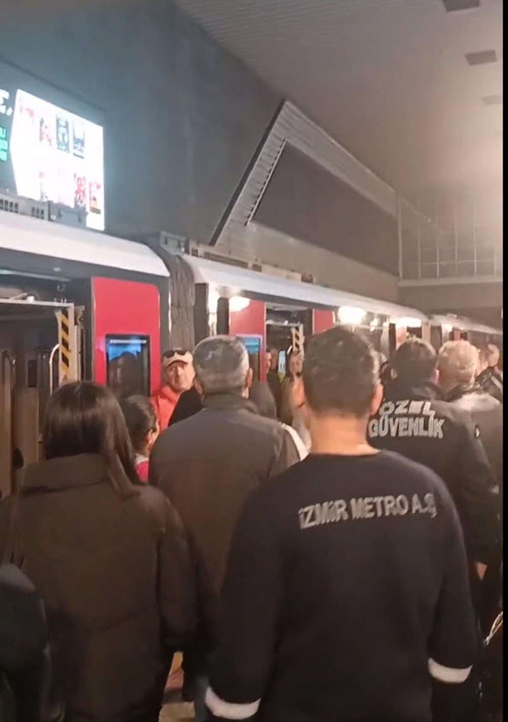 Metroda vatman kabinine tekmeli saldırı