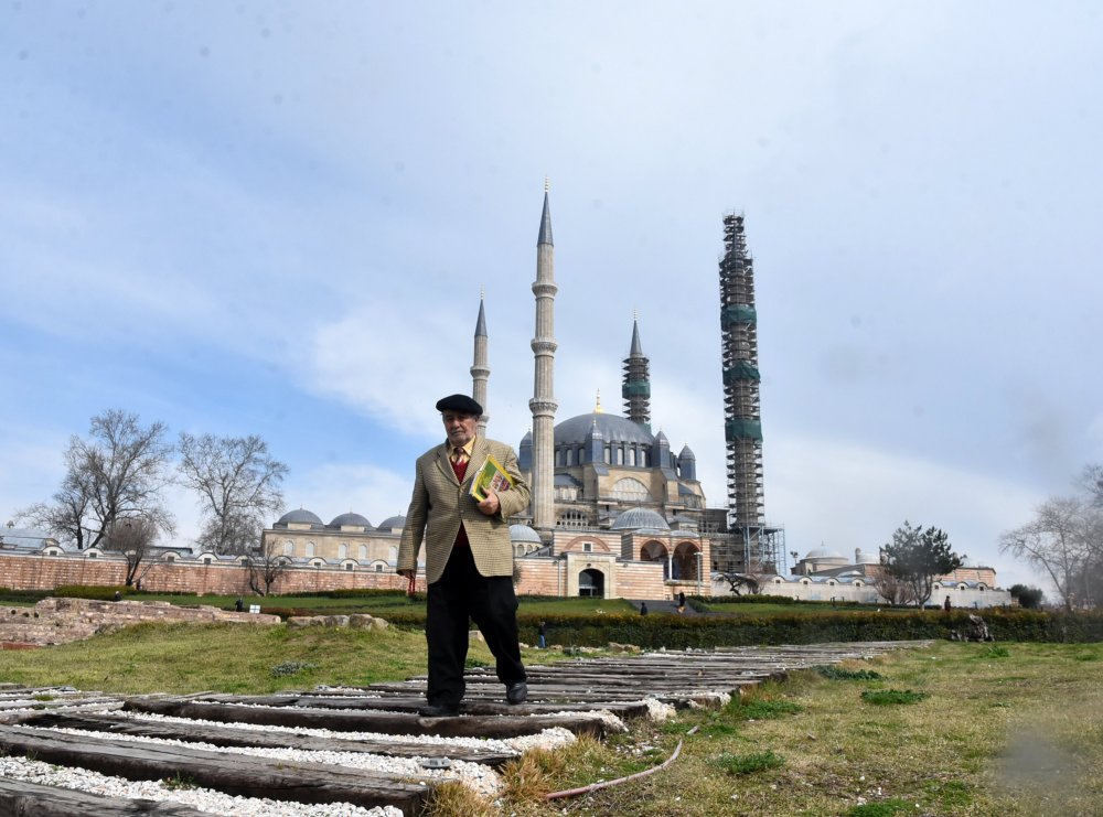 Selimiye'nin emekli müezzini anılarını kitapta topladı