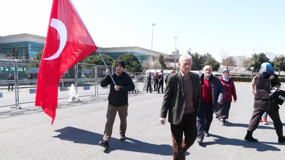 Yeniden Büyük İstanbul Mitingi'ne girişler başladı