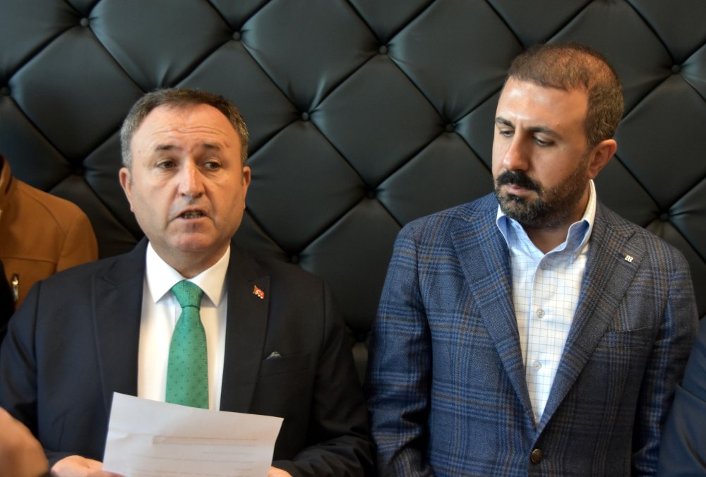 CHP'nin belediye başkan adayı AK Parti'ye geçti: 'Miting saatim DEM Parti'ye satıldı'