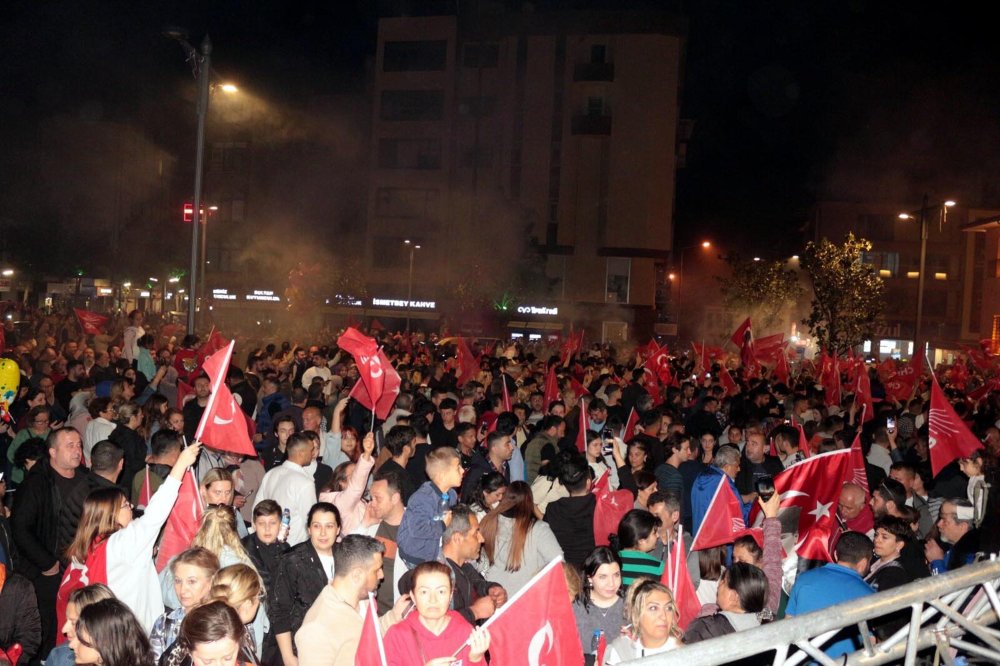 Balıkesir’de CHP’li Ahmet Akın başkan seçildi