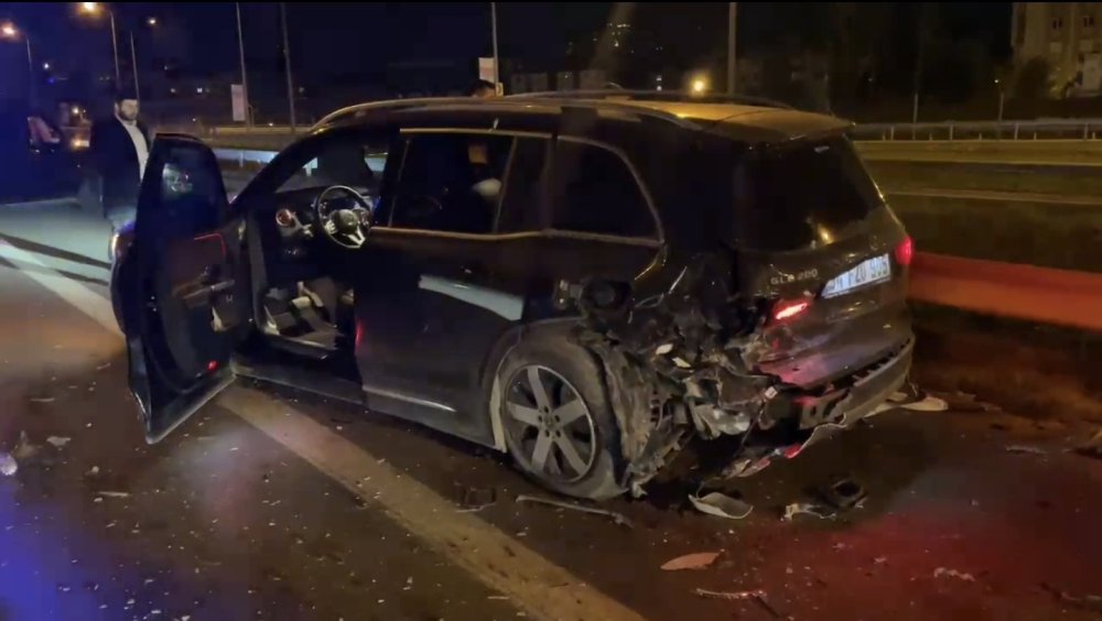 Ataşehir TEM Otoyolu'nda trafik kazası meydana geldi