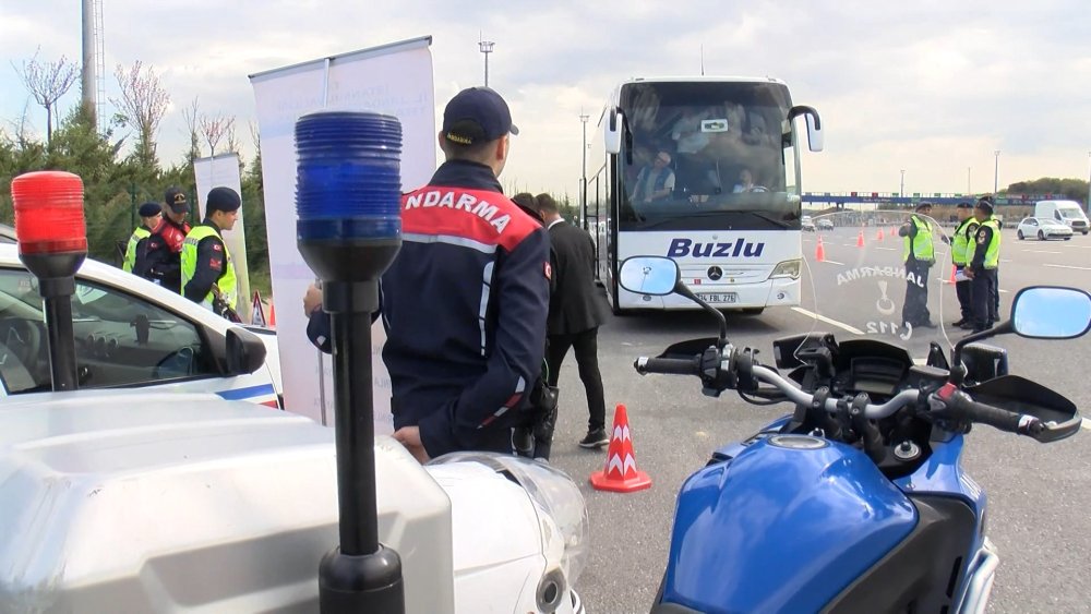 Jandarma ekipleri İstanbul'da bayram tatili öncesi denetime çıktı