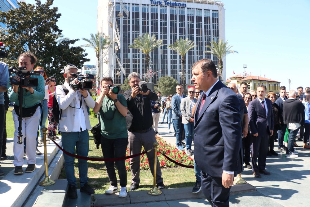 İzmir Büyükşehir Belediyesi'nde devir teslim: Cemil Tugay, Tunç Soyer'den görevi devraldı