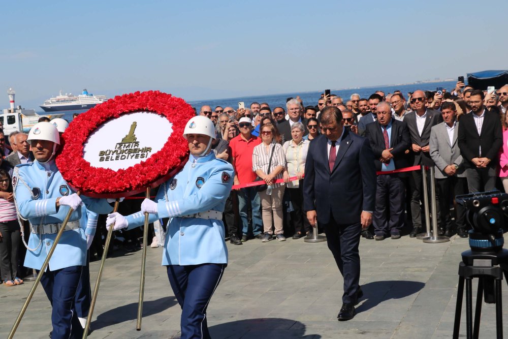 İzmir Büyükşehir Belediyesi'nde devir teslim: Cemil Tugay, Tunç Soyer'den görevi devraldı