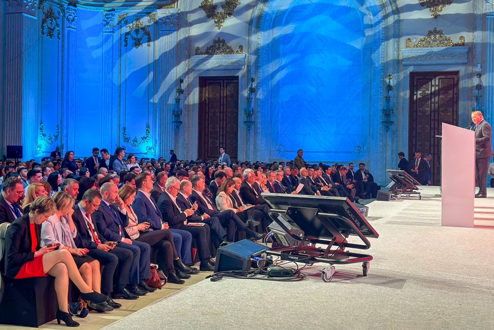 Özgür Özel'in seçimlerin ardından ilk yurt dışı seyahati Bükreş'e: 'Çok önemli bir zafer elde ettiler'