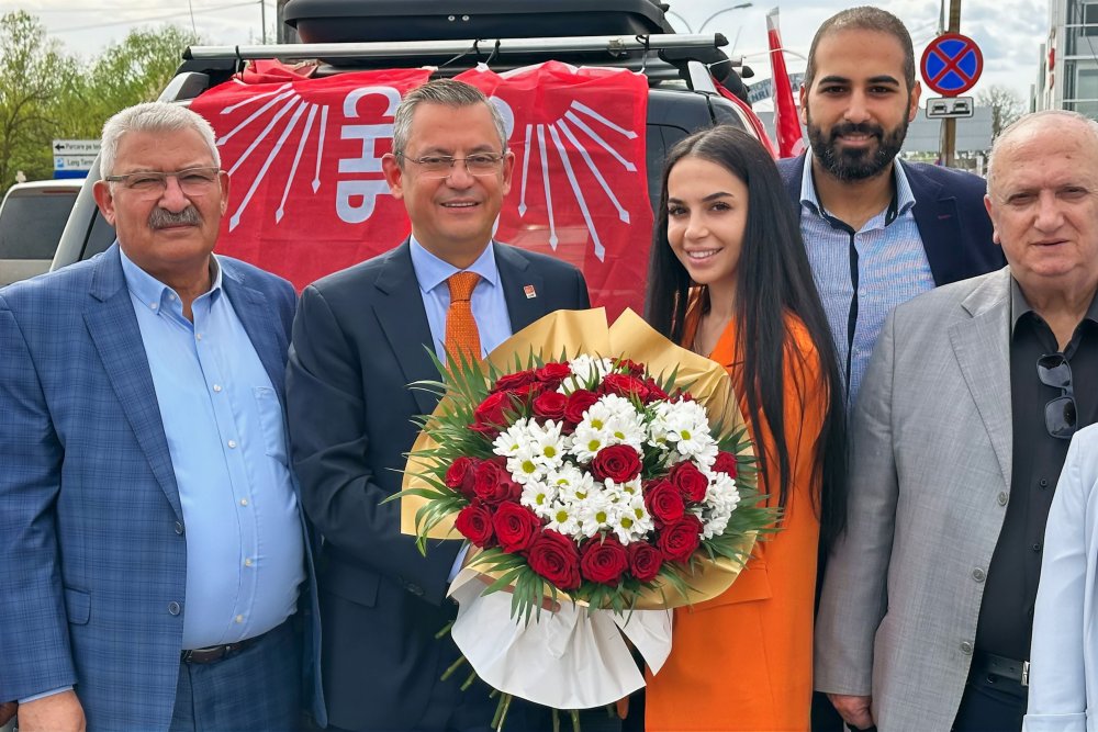 Özgür Özel'in seçimlerin ardından ilk yurt dışı seyahati Bükreş'e: 'Çok önemli bir zafer elde ettiler'