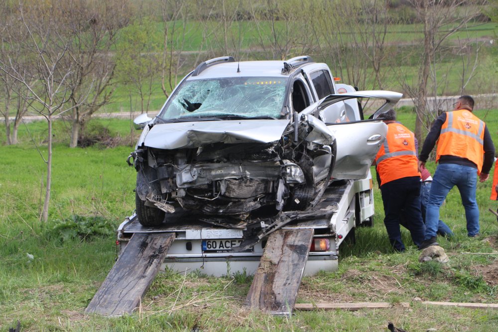 Tokat’ta otomobiller kafa kafaya çarpıştı: 1 ölü, 8 yaralı