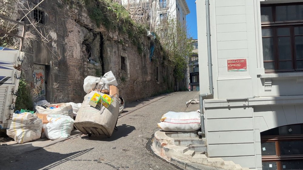 Eminönü'ndeki tarihi sarnıç hurda deposu oldu