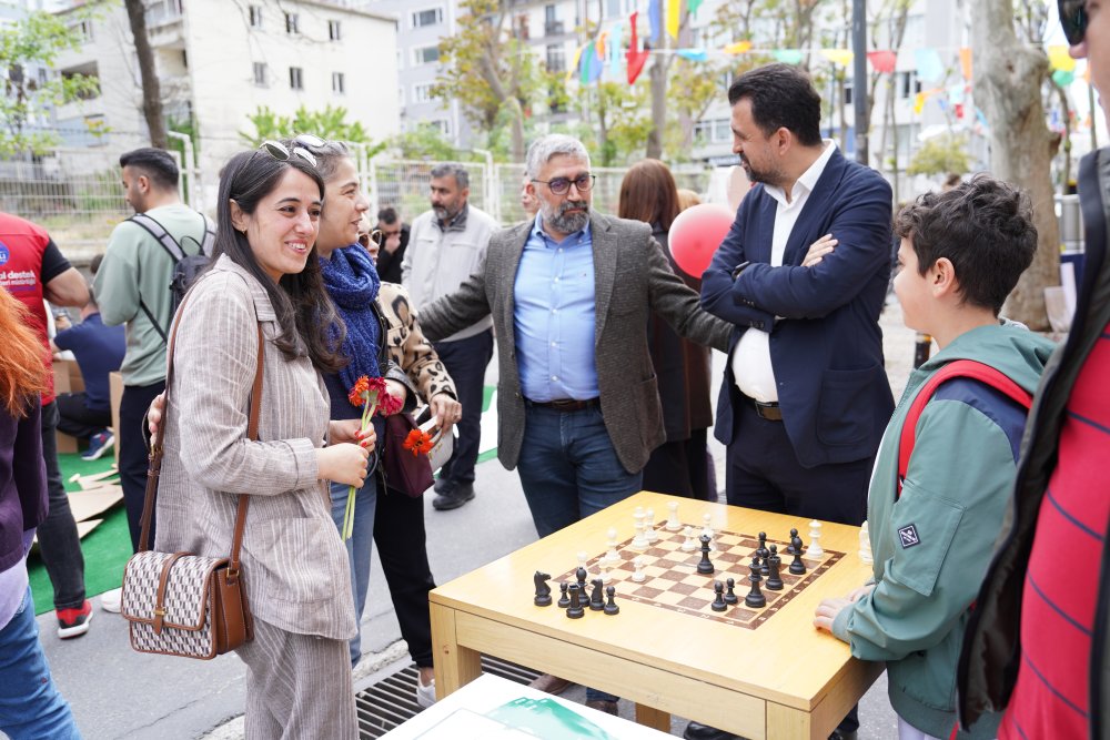 Şişli'de trafiğe kapatılan sokaklar çocuklara oyun alanı oldu