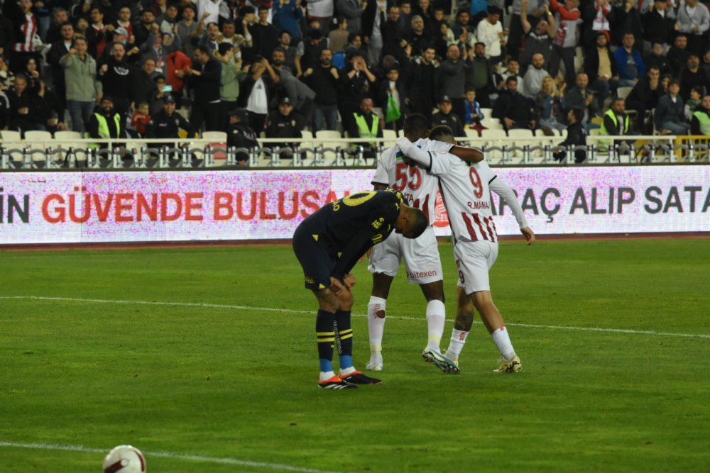 Sivasspor - Fenerbahçe maçı beraberlikle sonuçlandı