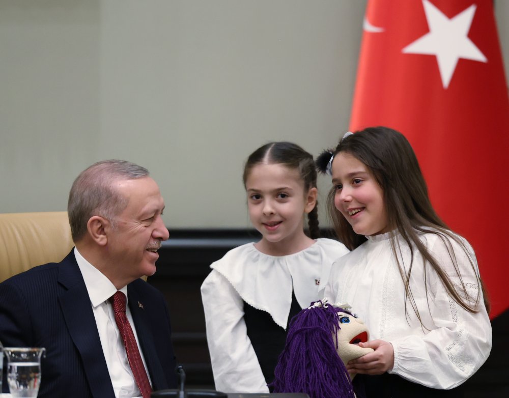 Cumhurbaşkanı Erdoğan Külliye'de çocuklarla bir araya geldi