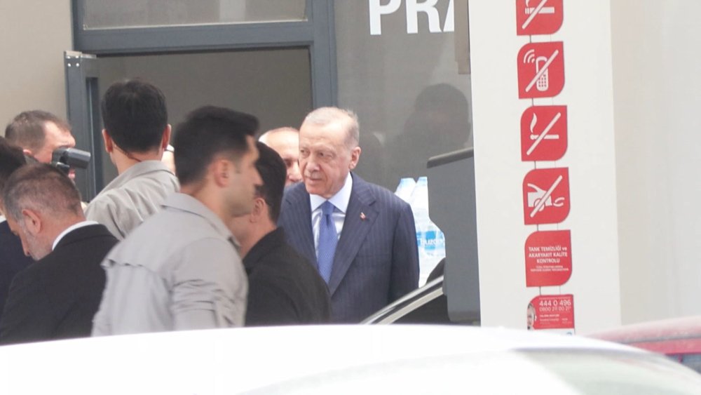 Cumhurbaşkanı Erdoğan'dan akaryakıt istasyonu ziyareti