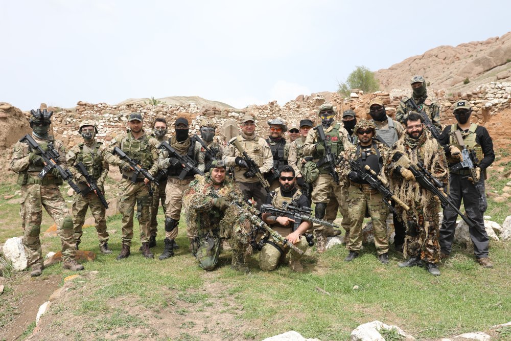 400 yıllık terk edilmiş köyde 'airsoft'