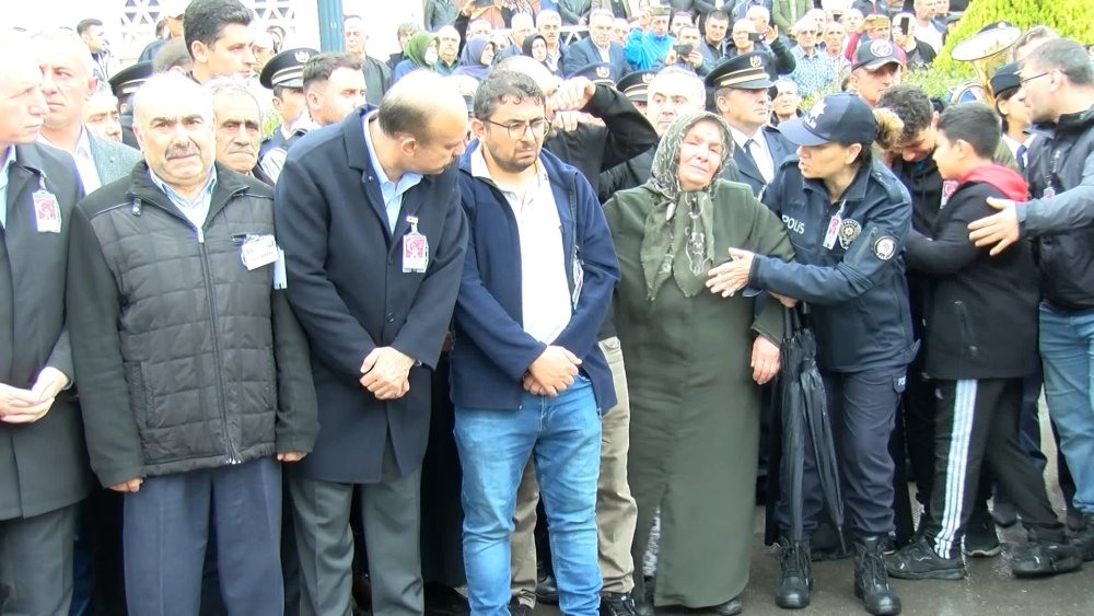 Meslektaşı tarafından şehit edilen komiser Pendik'te son yolculuğuna uğurlandı