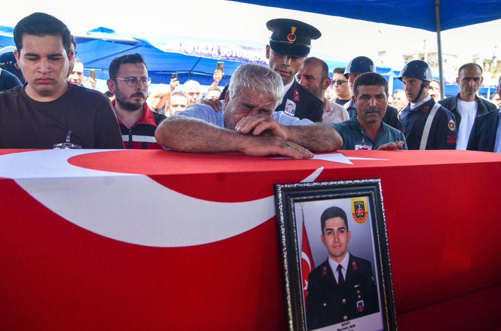 Şehit Astsubay Şen'e gözyaşlarıyla veda: Son yolculuğuna uğurlandı