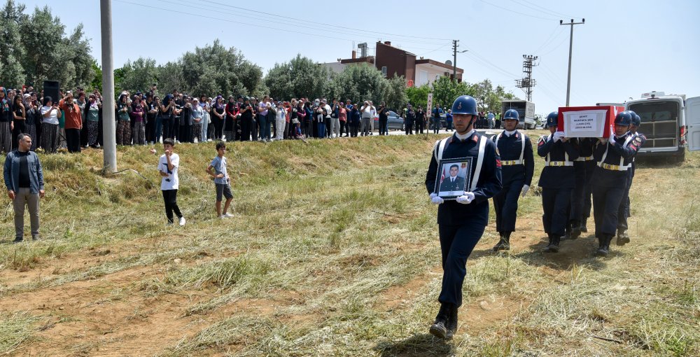 Şehit Astsubay Şen'e gözyaşlarıyla veda: Son yolculuğuna uğurlandı