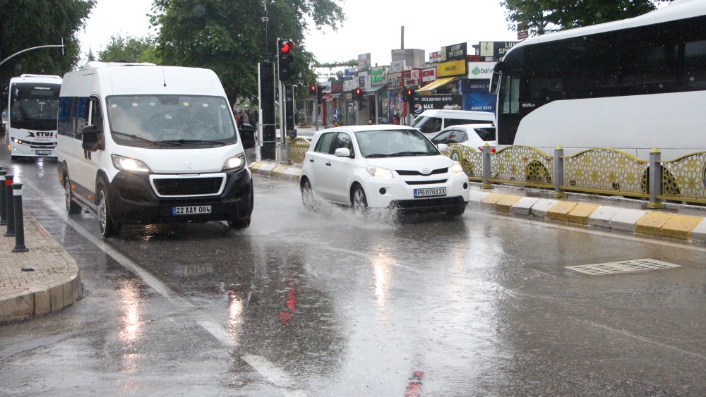 Edirne’de sağanak etkili oldu