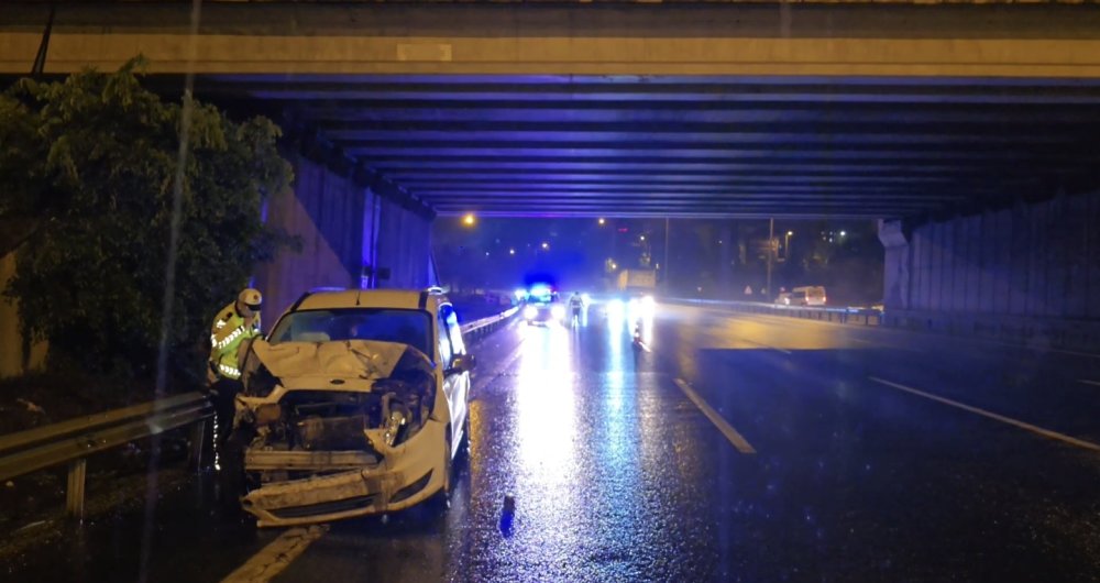 Alkollü sürücü kaza yaptı: Araç hurdaya döndü, 2 kişi ağır yaralandı