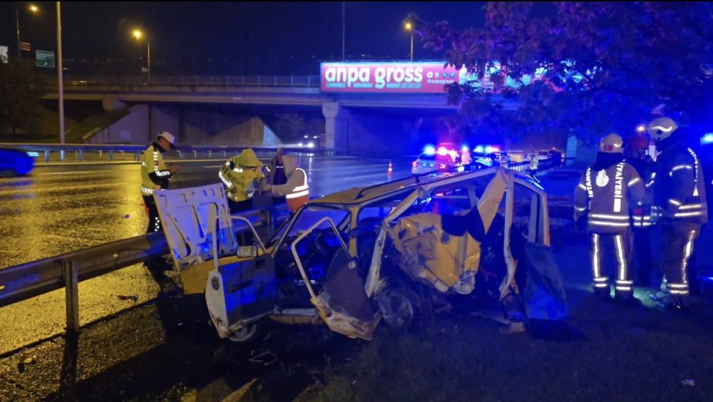 Alkollü sürücü kaza yaptı: Araç hurdaya döndü, 2 kişi ağır yaralandı