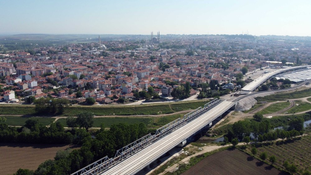 İstanbul-Edirne arası 1,5 saate iniyor!