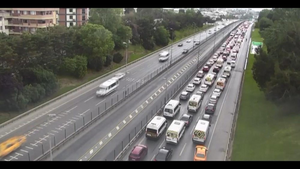 15 Temmuz Şehitler Köprüsü yolu yangın nedeniyle trafiğe kapatıldı