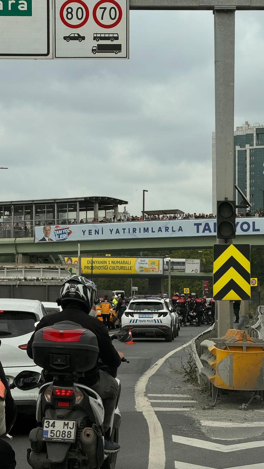 İstanbul'da motosikletli polis ekibi kaza yaptı: 2 polis yaralı