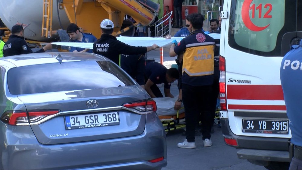 Yolun karşısına geçmeye çalışırken beton mikseri çarptı: Yaşlı kadın hayatını kaybetti