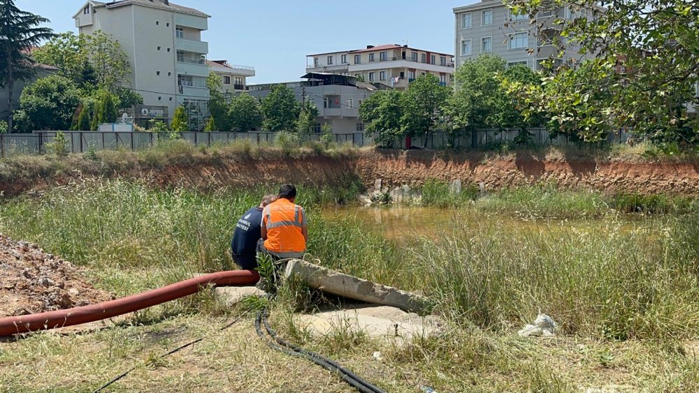 Sancaktepe'deki inşaat temelinde biriken su, gündeme gelmesinin ardından tahliye edildi