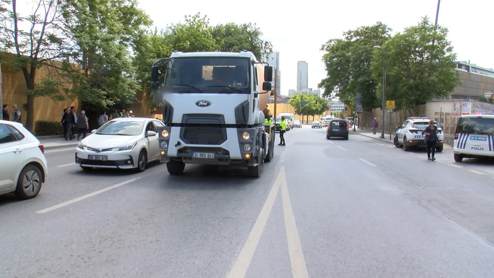 Şişli’de beton mikseri yayaya çarptı: 1 kişi hayatını kaybetti