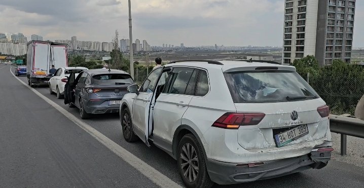 TEM Otoyolu'nu savaş alanına çeviren kaza: 10 araç birbirine girdi, yaralılar var