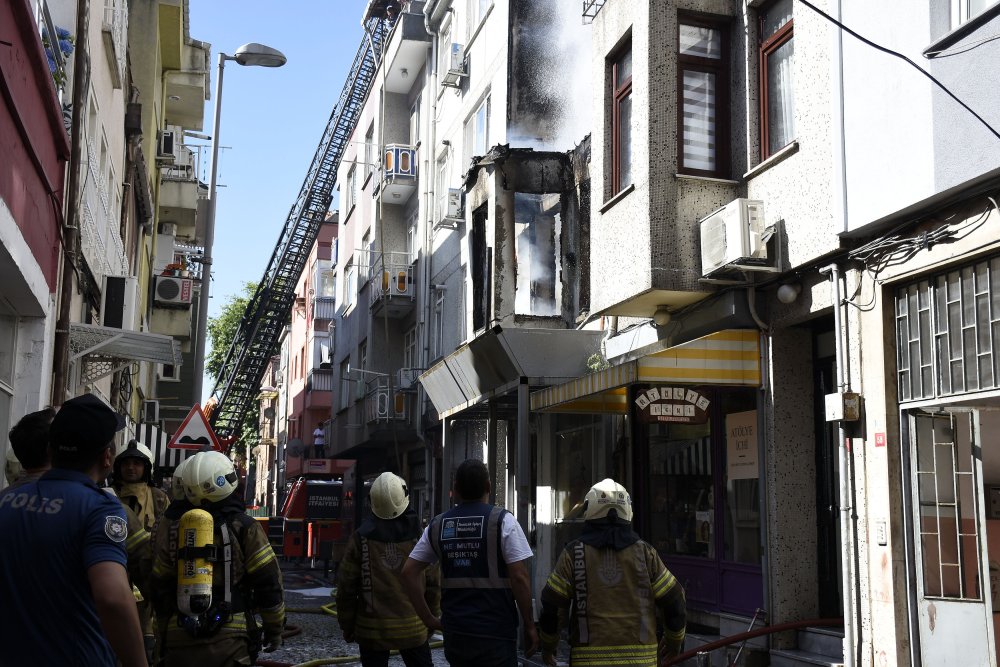 İBB başkan adayı kedisi sayesinde ölümden kurtuldu: 'Kendimi can havliyle zor attım'