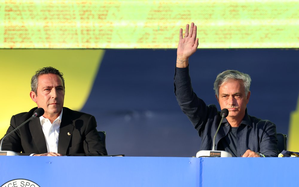 İmzalar atıldı, Fenerbahçe’nin yeni teknik direktörü Jose Mourinho oldu