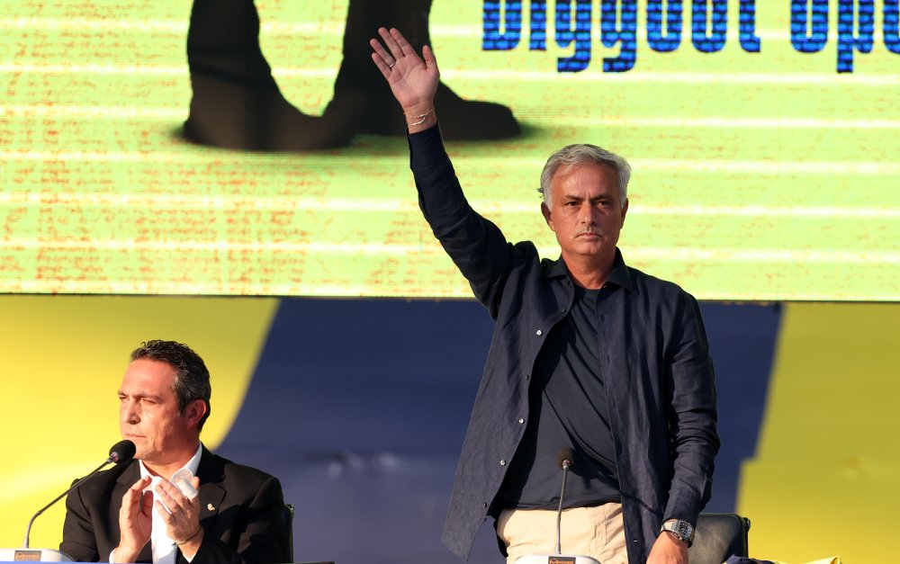 İmzalar atıldı, Fenerbahçe’nin yeni teknik direktörü Jose Mourinho oldu