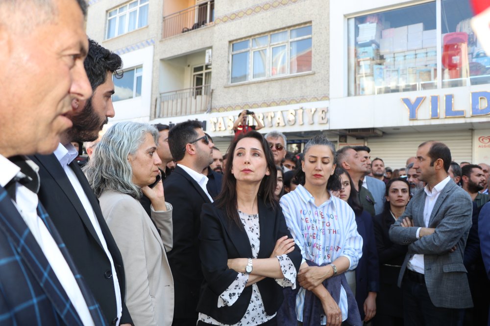 Hakkari'de kayyım protestosuna polis müdahalesi