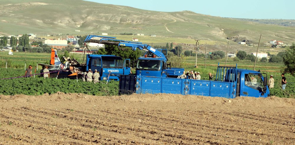 Kayseri'de düşen eğitim uçağının enkazı kaldırıldı