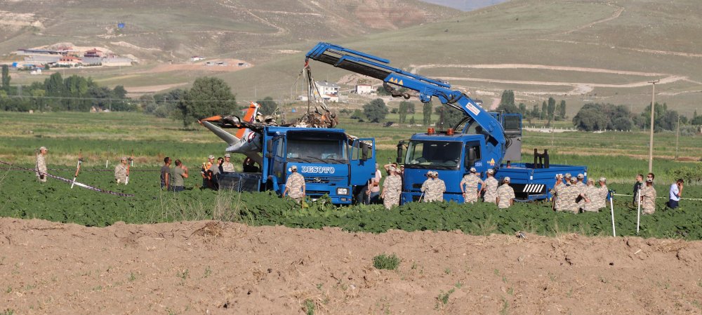 Kayseri'de düşen eğitim uçağının enkazı kaldırıldı