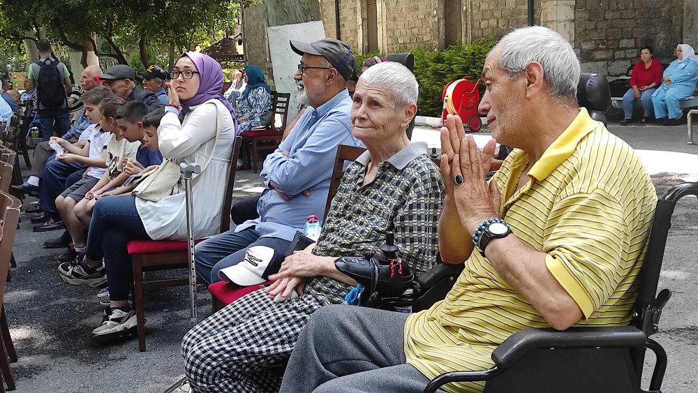 Kuştepe Çocuk Korosu Darülaceze sakinlerine konser verdi